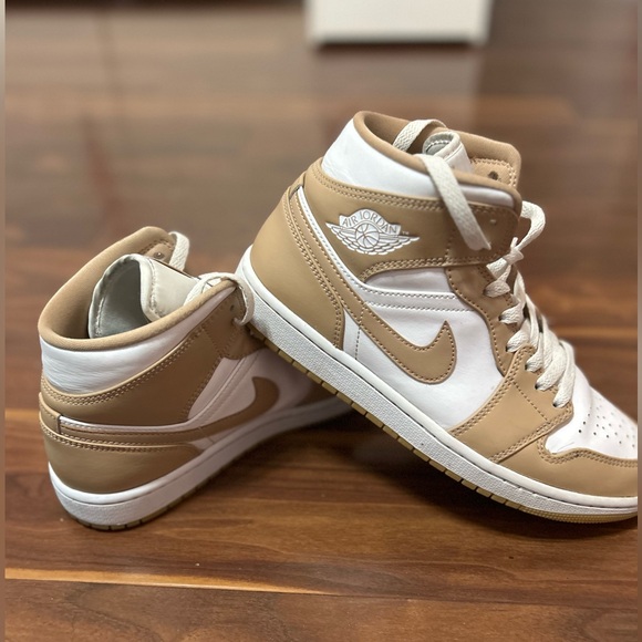 Jordan 1 Mid Tan Gum 554724-271 - Picture 1 of 4